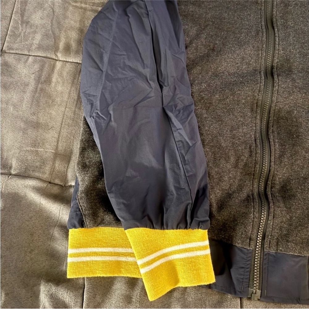 Under Armour Lightweight Bomber Jacket With Yellow Accents NWOT - Picture 8 of 8